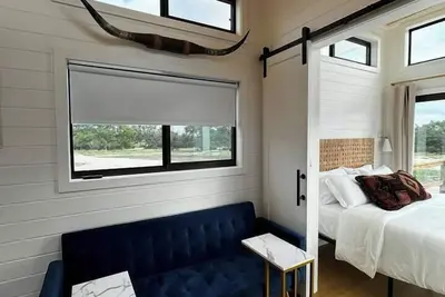 Image de Unit #2 - Modern Tiny Home nestled along Tx wineries
