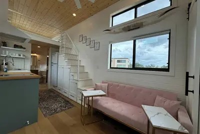 Image de Unit #3 - Modern Tiny Home in the heart of Texas Wineries