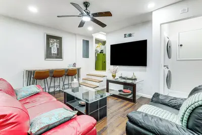 Image de 11 Mi to Marietta Square: Modern Apt w/ Yard!