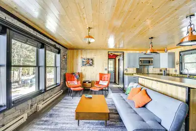 Image de Lakefront Cabin on Lake Vermilion w/ Large Dock