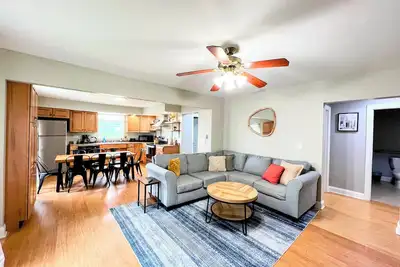 Image de Cozy & comfortable - Stylishly decorated & close to everything!