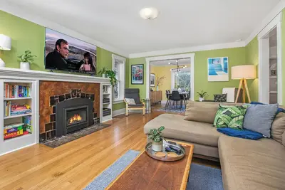 Image de Charming 3-bedroom house in beautiful Seattle with Hot Tub and Ac