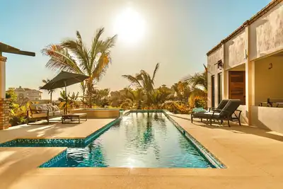 Image de Brand New - Steps From the Beach - Lap Pool - Hot Tub - Guest Casita