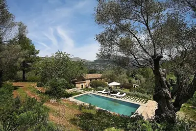 Image de Refurbished Country House, Private Spring Water Pool, Quiet Rural Area, Stunning Mountain Backdrop!