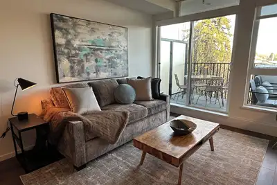 Image de Vancouver Furnished Condo Rental - 1 Bedroom Suite in Riley Park with Patio