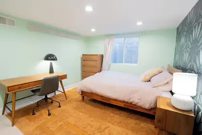 Image de 2-Bedroom Apartment with Backyard in Lander