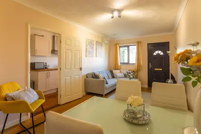 Image de K Suites - Lovely 2-bed House w/free parking