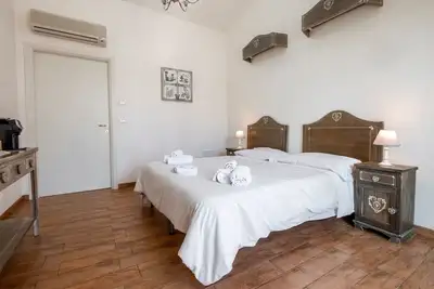 Image de Chambre \"Alloro\" avec piscine partagée, Wi-Fi et climatisation