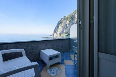 Image de Captain Mike, family room two steps from the sea