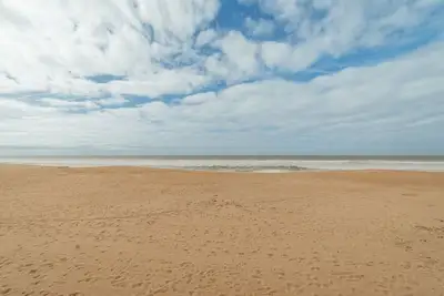 Image de Espinho Seawalk And Seaview by Vacationy