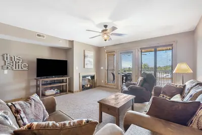 Image de Huge Family Unit with a Spectacular Lake View! Resort Amenities, Ticket & Golf Deals!