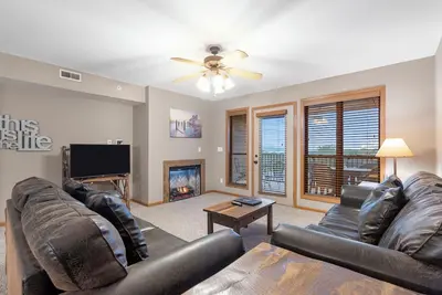 Image de Walk-In Condo, Gorgeous Lake View, 2min from Sdc