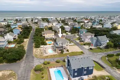 Image de Pet-Friendly! Spacious 6 bedroom, 4. 5 bath home, 3 min walk to the beach,