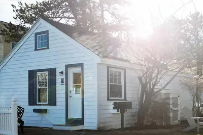 Image de Spacious 2 bedroom cabin, 50ft from the beach