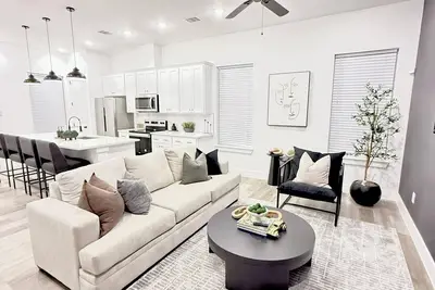 Image de Charming 2-bedroom townhome with Ac, WiFi in phenomenal Houston