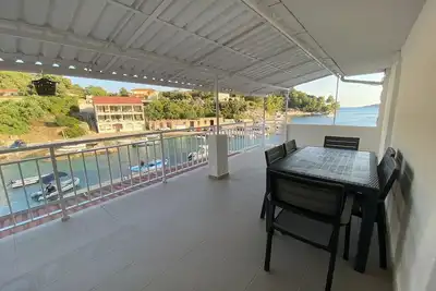 Image de Garçonnière avec la terrasse et la vue sur le mer Grscica, Korcula (As-23988-a)