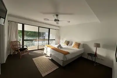 Image de 3 Bedroomed family friendly villa walking distance to Hastings Street and coast.