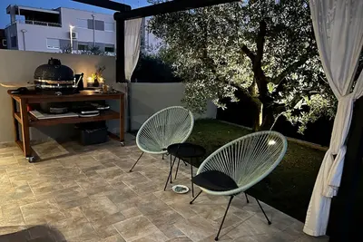 Image de Charmant Appartement avec Piscine Privée et Jardin