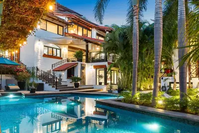 Image de Luxury 6br in Bucerias Golden Zone: Villa Moderna