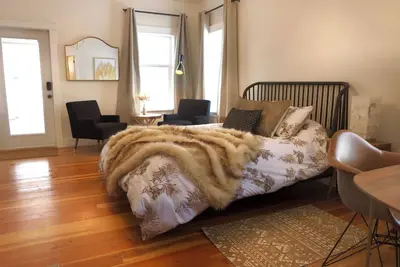 Image de Cozy Shawnigan Lake Carriage House