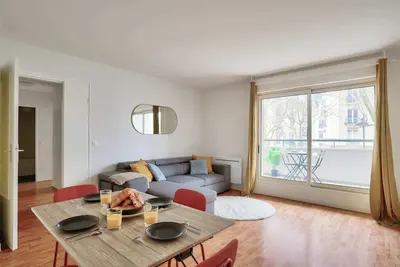 Image de New & Cozy T2 with Balcony - Paris 18  Montmartre