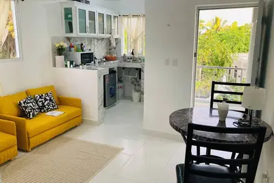 Image de Beautiful 30_m2__Studio __AC___Hot Shower__ WIFI__ Near JUMBO__Free Parking