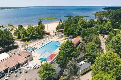 Image de Mobil-home 4/6 places dans camping 4* au bord du lac de Parentis