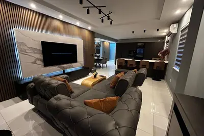 Image de Luxury 3-Bed Apt in Qawra–Ac, WiFi & Private Pool! Your perfect getaway awaits!