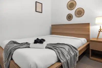 Image de Close to the Beach & Nightlife