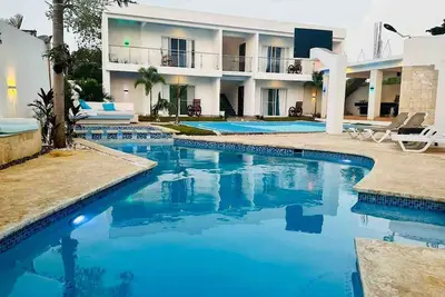Image de 12br Retreat: Private Pool, B-ball Court, Billiard & Tasty Bbq