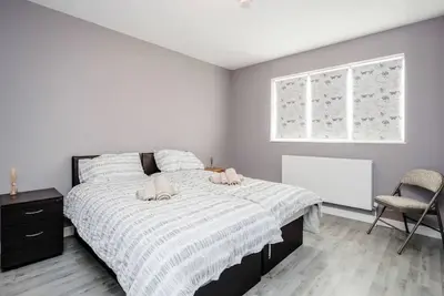 Image de Remaj Accommodation, 4 Bedrooms, 6 Beds, sleeps 7 & free residential parking