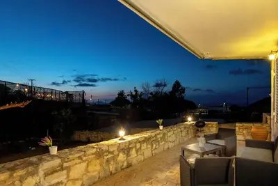 Image de Spacious 3-Bedroom House with Beautiful Garden Near the City