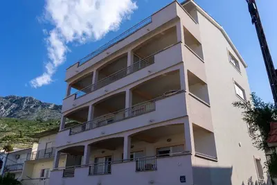 Sea View Apartment in Duće for 6