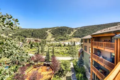 Image de 4br penthouse condo at Tenderfoot Lodge w/ private hot tub, excellent views!