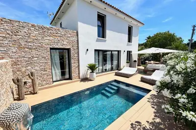 Image de Villa contemporaine tout confort Sanary sur Mer 3 chambres piscine proche plage