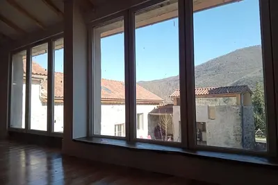 Image de Grand gîte de 15 pers, salle des fêtes, salles de jeux, calme et nature.