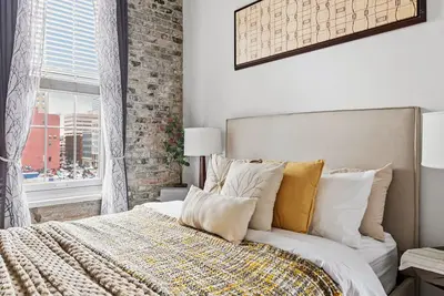 Image de Historic Downtown - Free Parking Garage - 5 min walk Otr