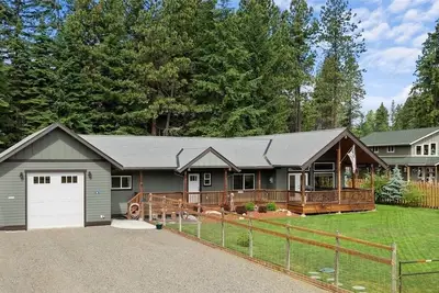 Image de New! Mountain Retreat with Hot Tub, Game Room and Yard