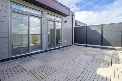 Image de Orillia's Rooftop Retreat