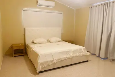 Image de 4br/4. 5ba Guest-Friendly Villa: Pool & Walk to Beach and Clubs