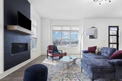 New Spacious 4bd house - Pool Table & Close to Downtown Indy