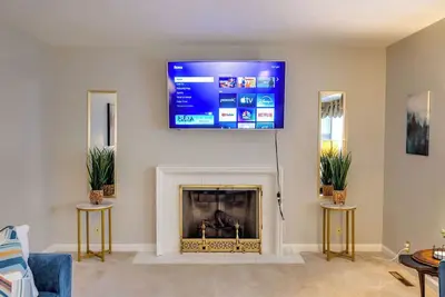 Pet-Friendly 5br Lakeview Home~~Sleeps 14~~3, 300 Sq. Ft.