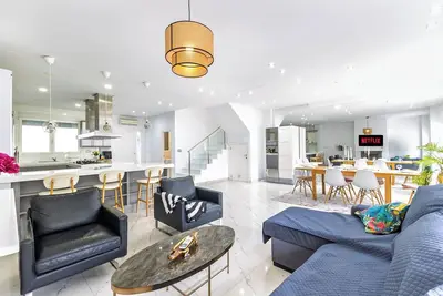 Image de Grand Maison 9 Pers|Smart Tv|Centre|Plage|Café|Ac