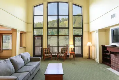 Image de Hunter Mountain 2br Penthouse | Vaulted Ceilings