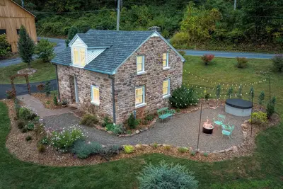 Image de Quaint Cottage on Farm Hot Tub & Fire Pit