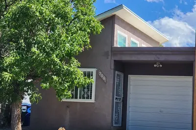 Image de Charming 2-bedroom house with refrigerated air, fridge in guest room, and WiFi