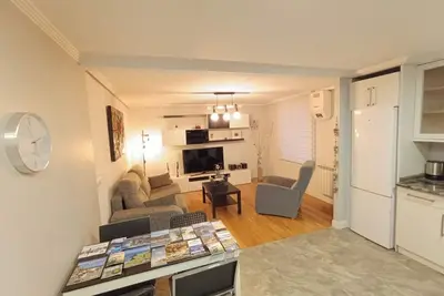 Image de Cozy family retreat in Gros, 10 min from Zurriola Beach. Comfort and tranquility