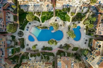 Image de Appartement-102-Salle de bain privée-Classique-Vue sur Piscine