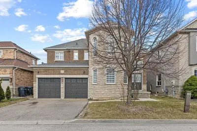 Image de Sophisticated 2-Story Classic Home