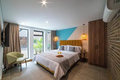 Image de E105 - Two Story 4-bed / 3-bath Unit with parking